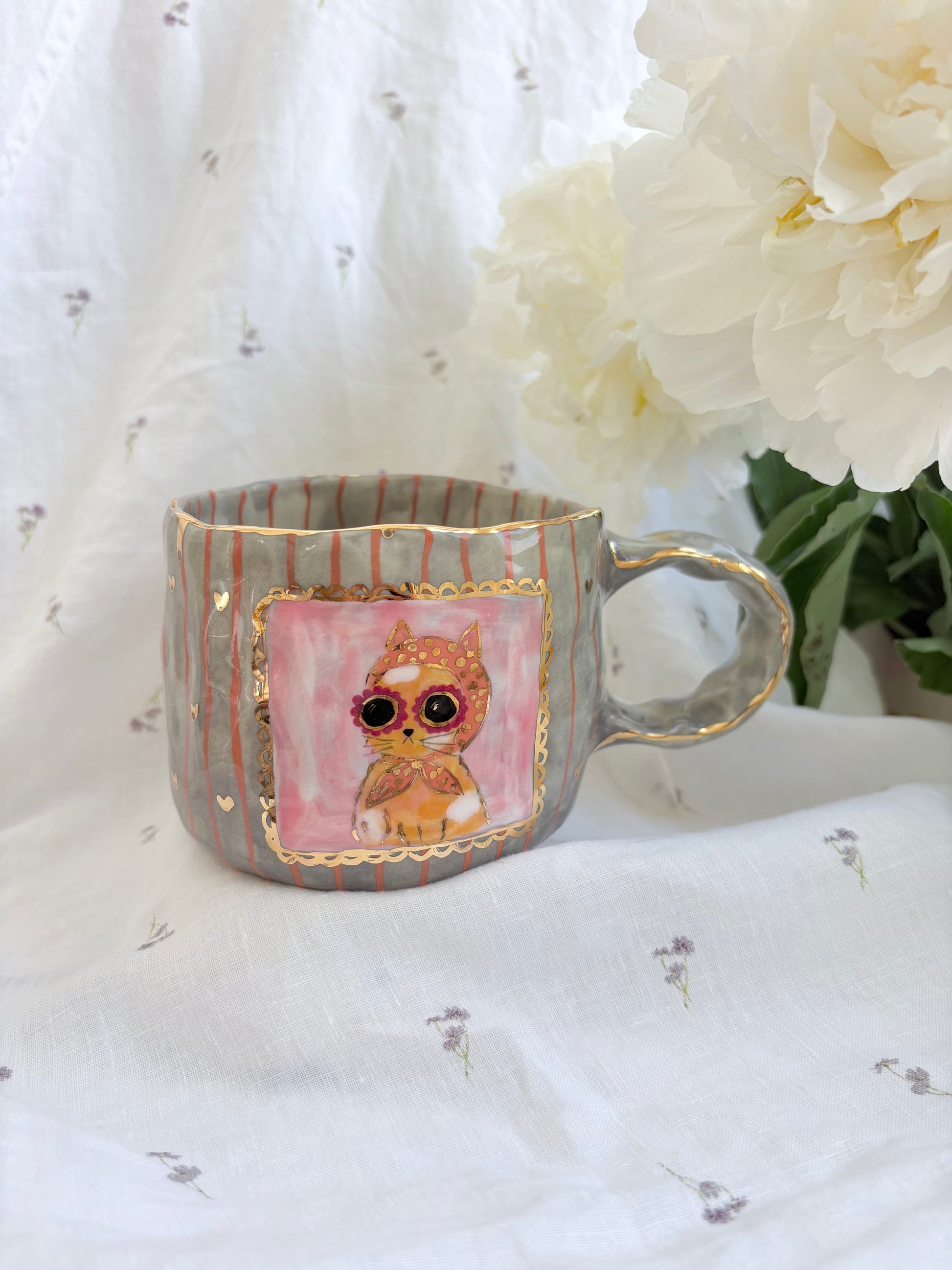 Momo San 🐱 ✨Gold Lustre Item ✨