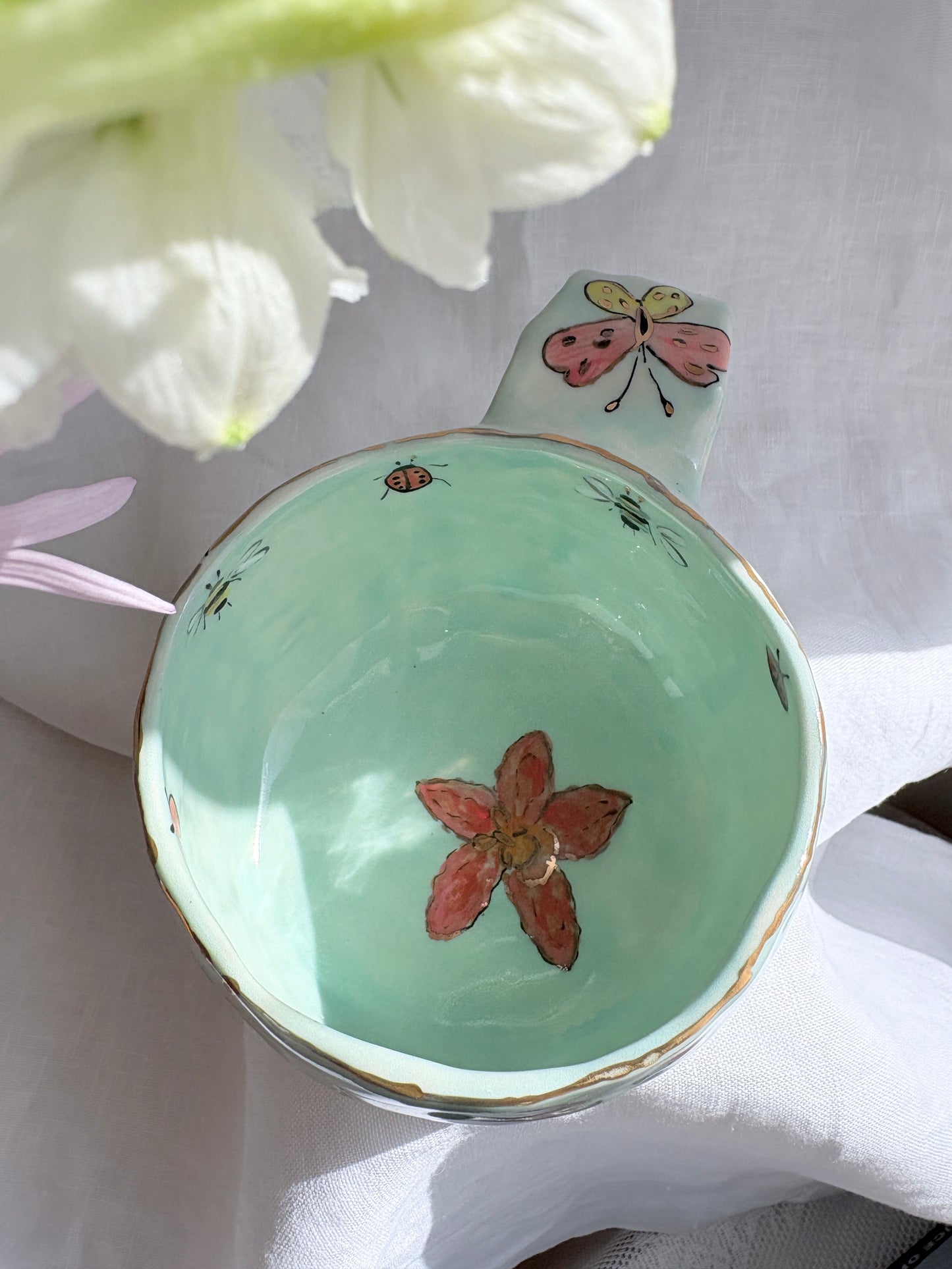 Spring has Sprung 🪻🐞💐🐝 🌺✨14k Gold Lustre Item ✨
