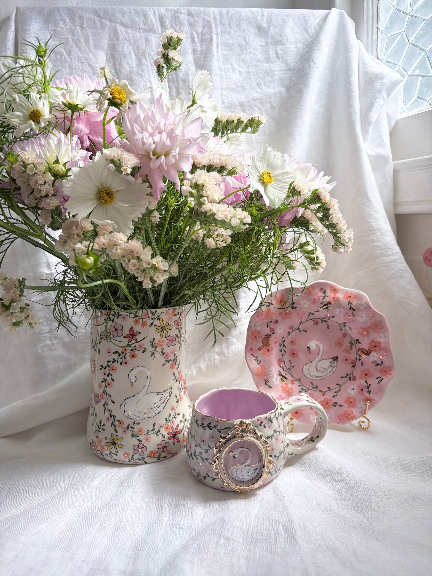 Swan Lake Vase 🦢✨14k Gold Lustre Item ✨