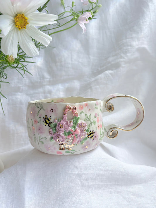 Heart full of roses 💐🐝✨Gold Lustre Item ✨