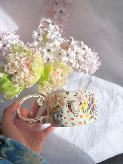 Sunday Morning 💐✨Gold Lustre Item ✨