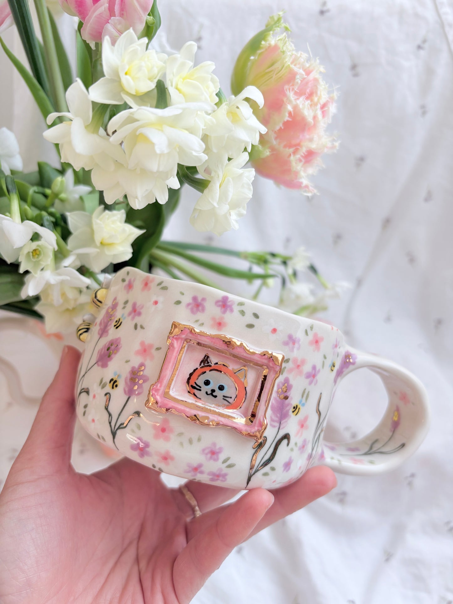 Sunday Morning🐱🐝💐✨14k Gold Lustre Item ✨