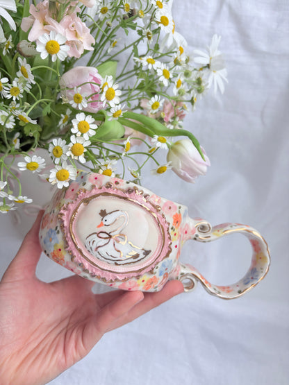 Swan Lake 🦢💐✨14k Gold Lustre Item ✨
