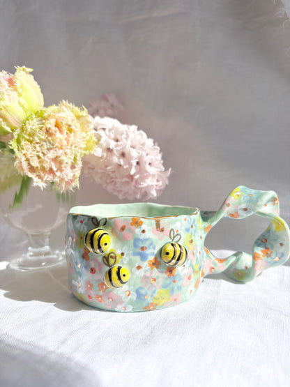 Honey Bee 💐🐝✨14k Gold Lustre Item ✨