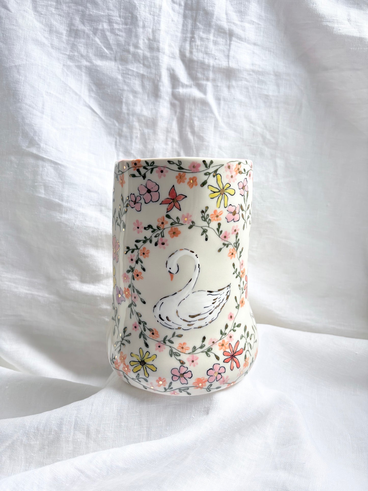 Swan Lake Vase 🦢✨14k Gold Lustre Item ✨