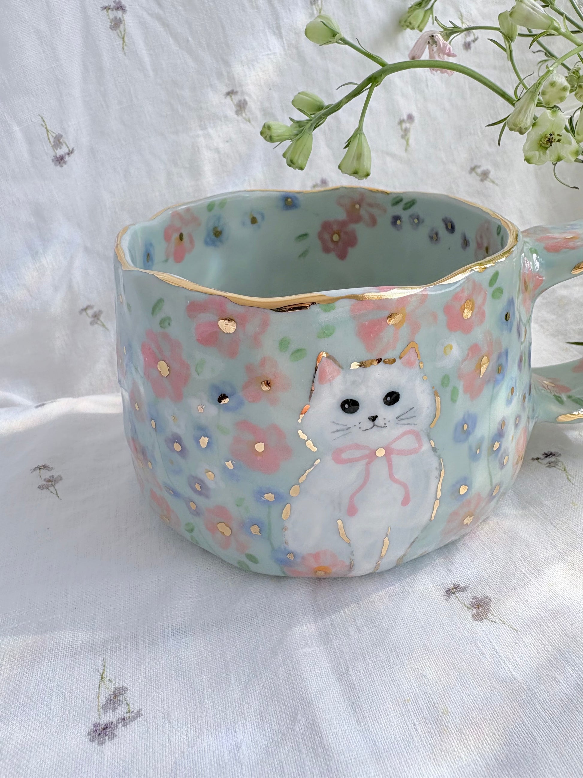 Yuki San 🐱 ✨Gold Lustre Item ✨